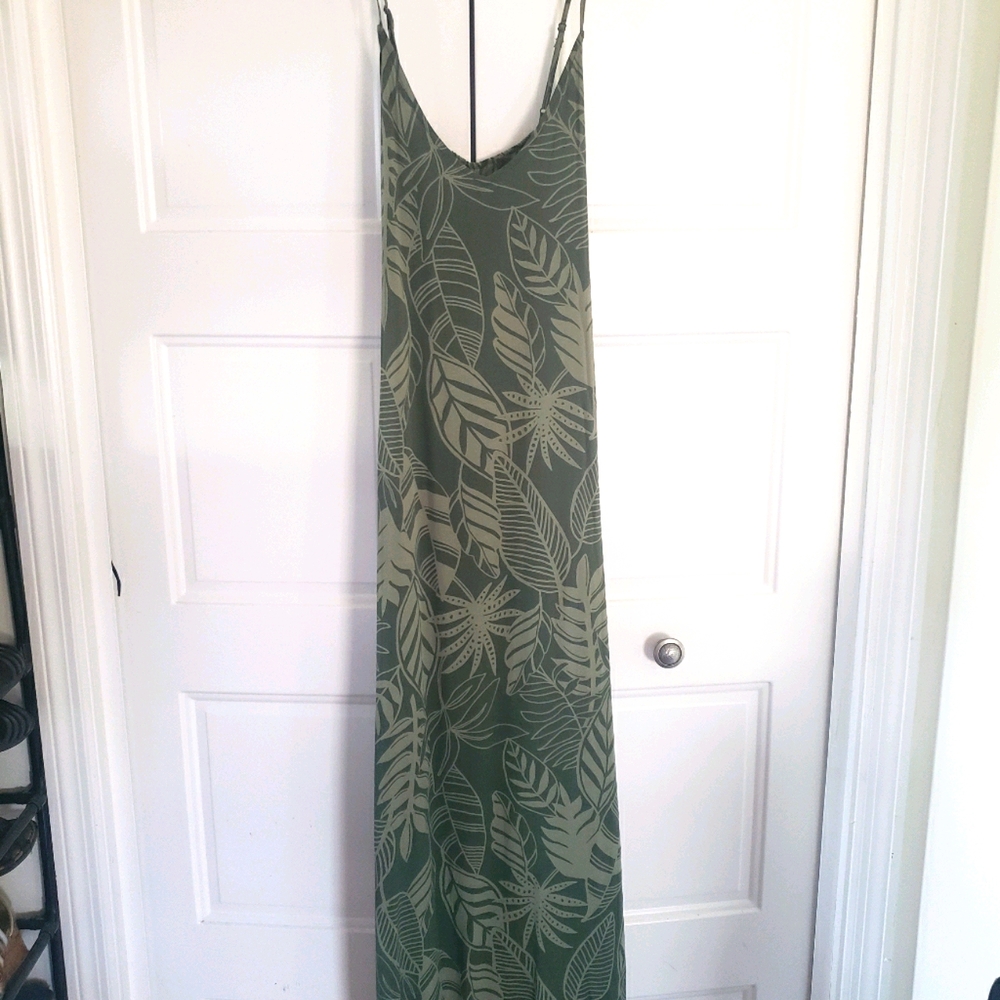 Old Navy Sleeveless V-neck Maxi Shift Dress
